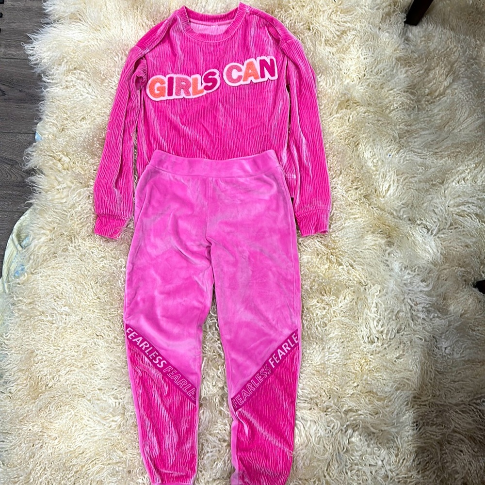 Girls Can, Top with Matching Sweatpants